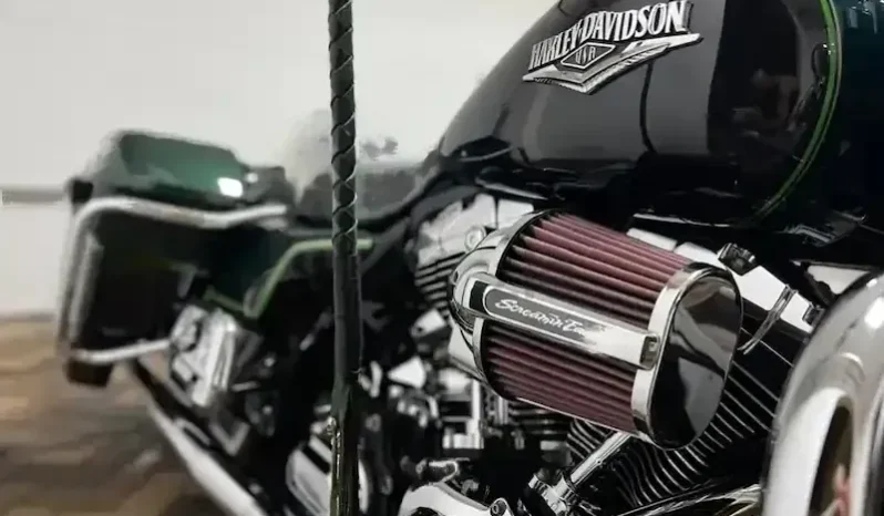 
								2016 Harley-Davidson CVO Road King (FLHRSE) full									