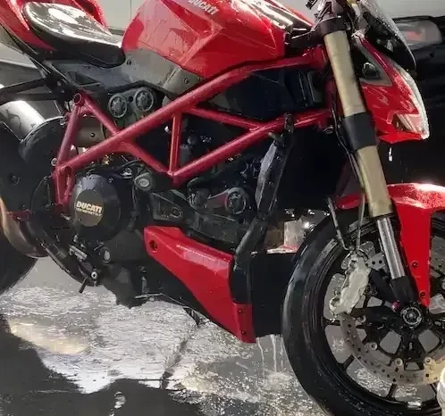 
								2014 Ducati Streetfighter 848 full									