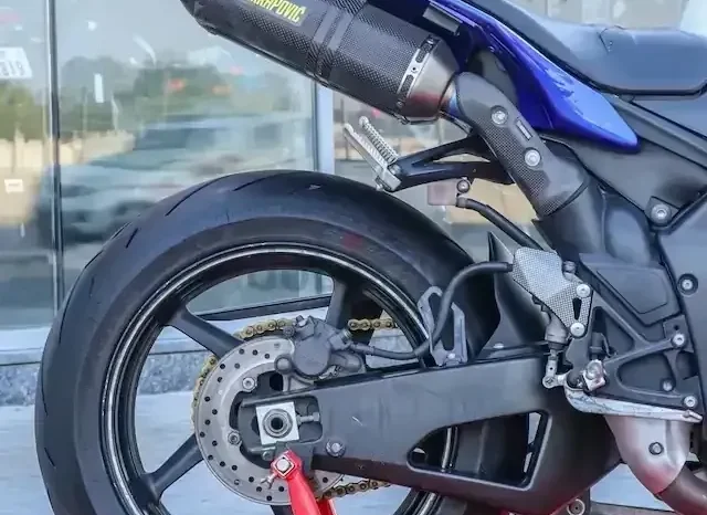 
								2014 Yamaha YZF-R1 full									