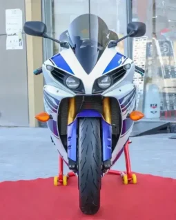 
										2014 Yamaha YZF-R1 full									