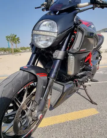 
								2011 Ducati Diavel Carbon full									
