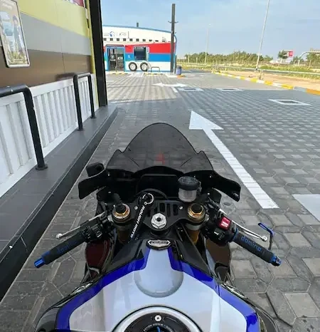 
								2021 Yamaha YZF-R1M full									