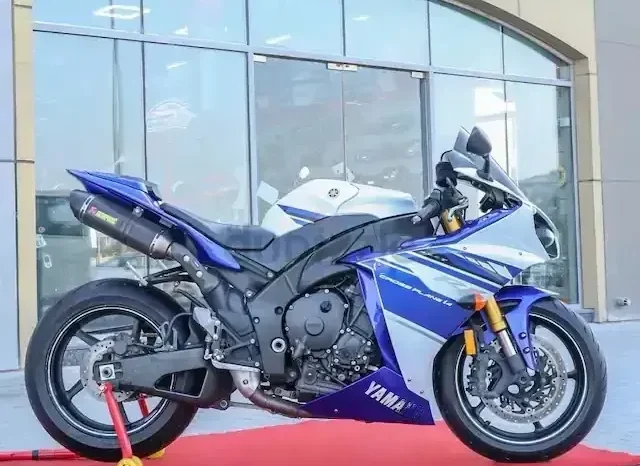
								2014 Yamaha YZF-R1 full									